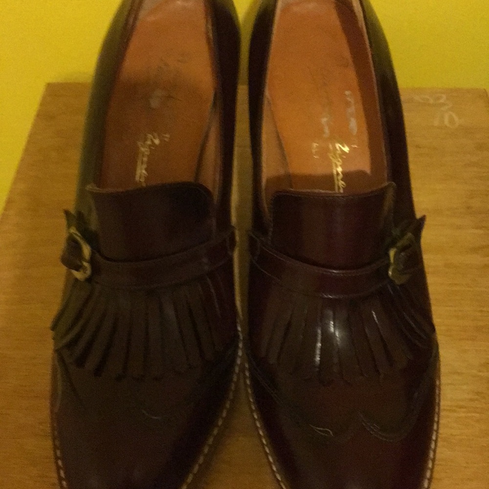 Wine color. Heel  shoe